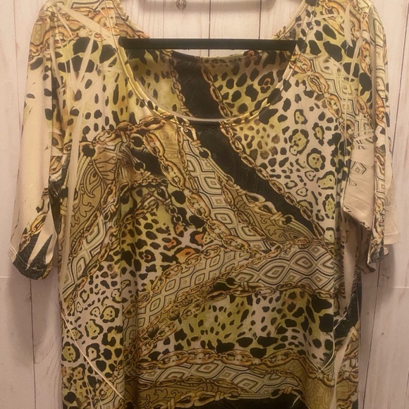 Animal Print Women’s Top - Picture 2 of 3
